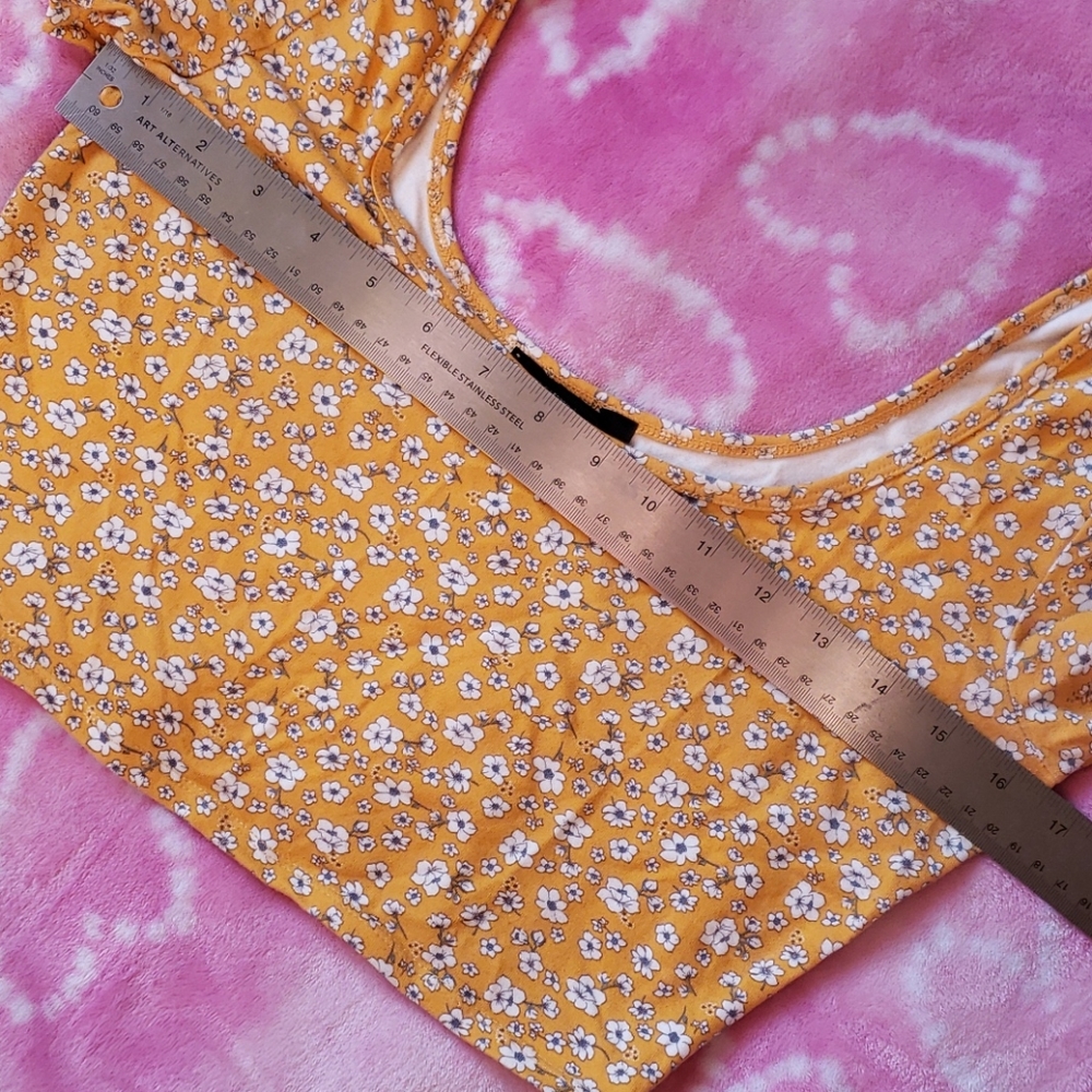Yellow Flower Pattern Crop Top 🌻 - Picture 5 of 7